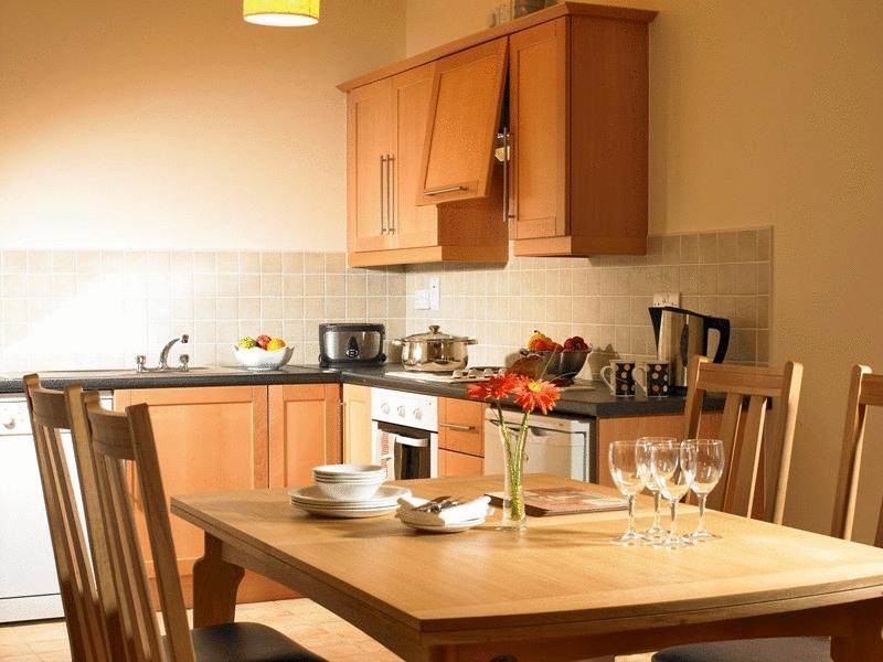 Golden'S Cove Apartments At Sneem Hotel الغرفة الصورة
